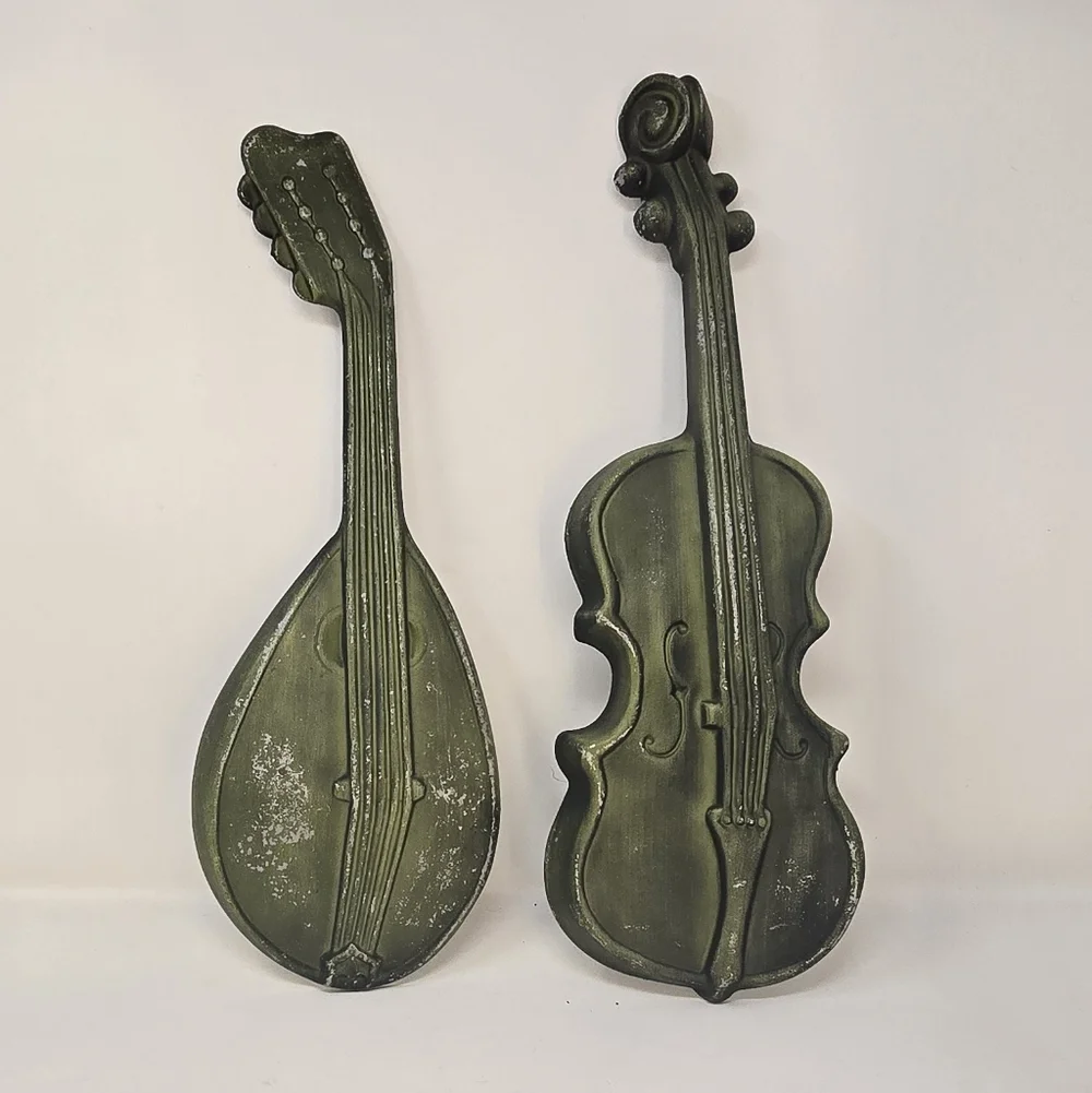 Vintage 60s royal cast metal green guitar mandolin wall hangings music‎